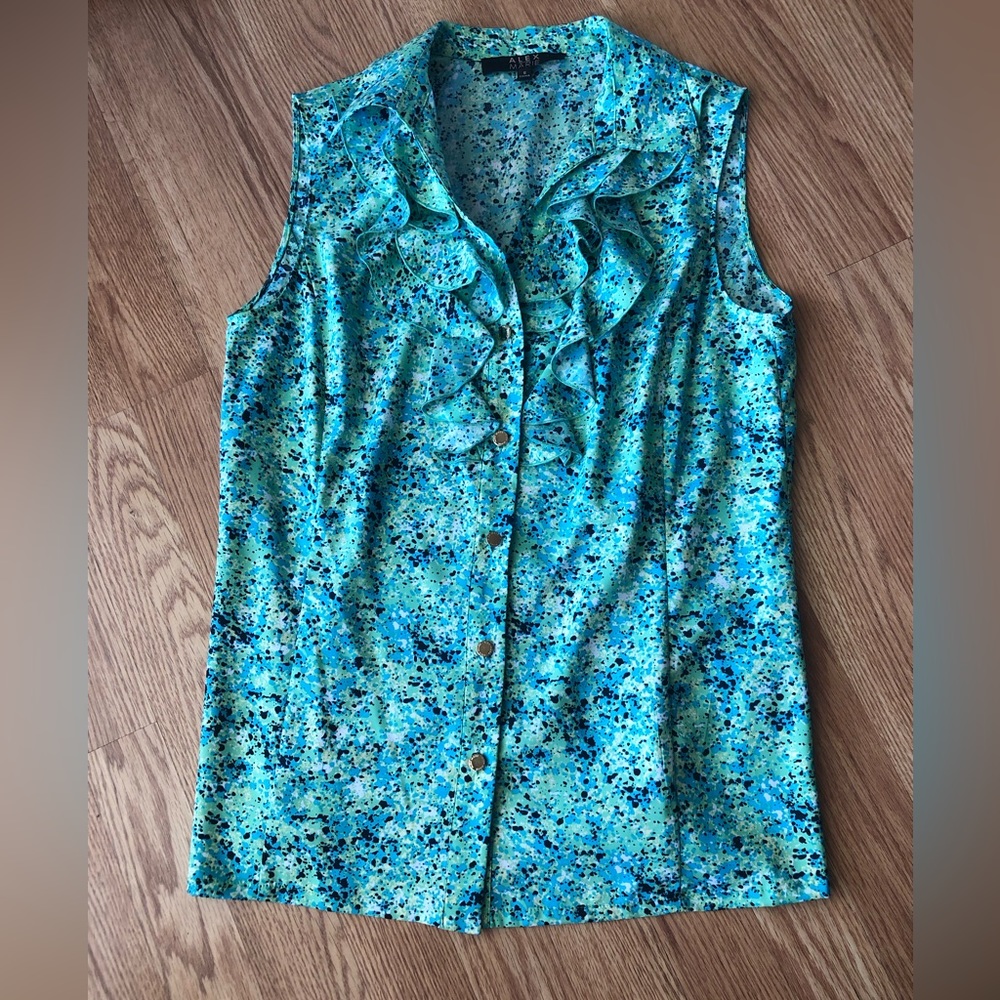 Women’s sleeveless top